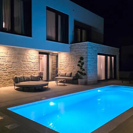 Nyaraló Stunning In Seget Donji Trogir