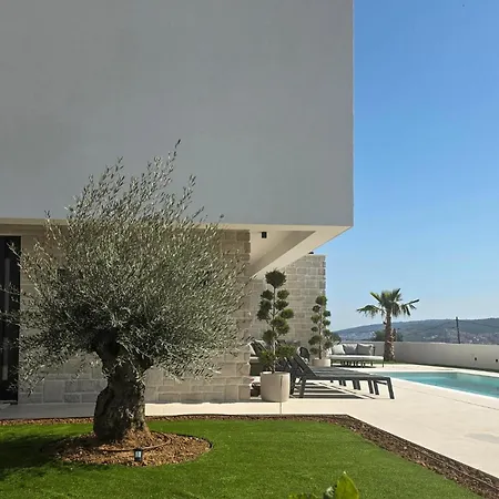 Stunning In Seget Donji Nyaraló Trogir